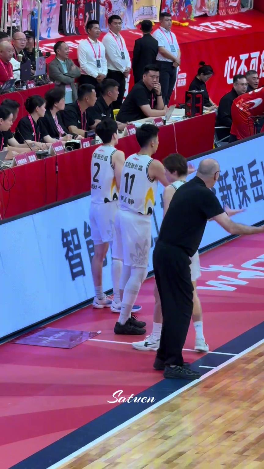 無奈的一家三口！絕望的教練，氣瘋了的皮總！