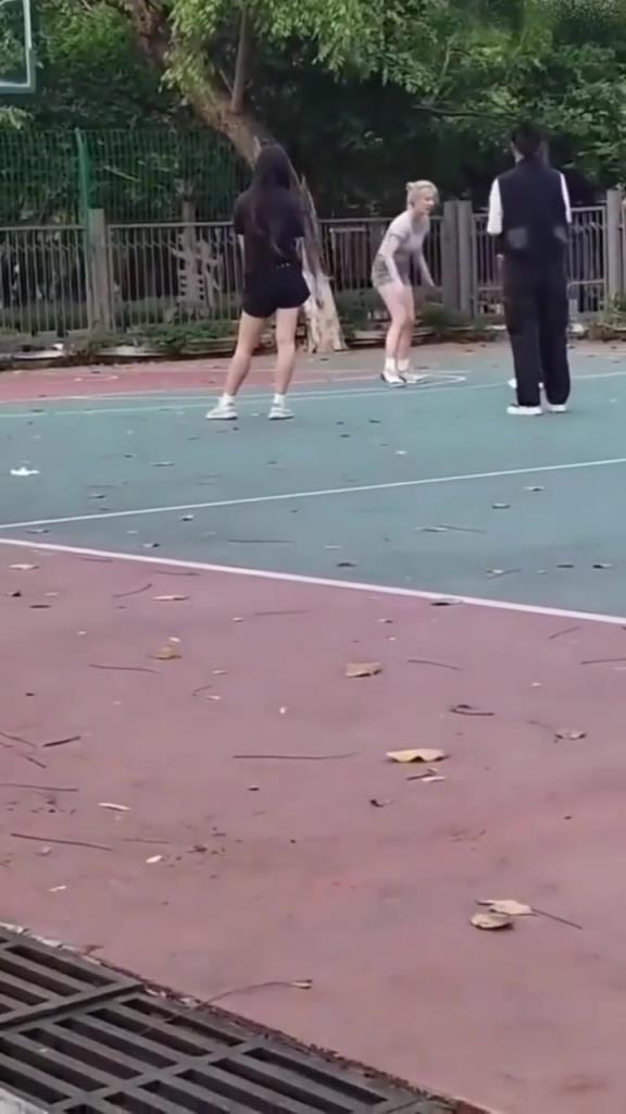 上來就背打女生的男人，真的活該沒有女朋友啊