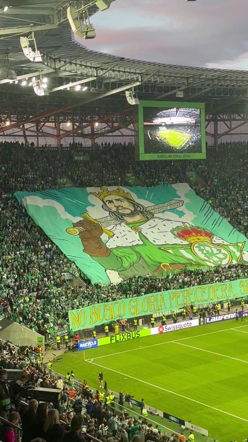 沖擊獎杯！貝蒂斯球迷這巨型Tifo太有氣勢了