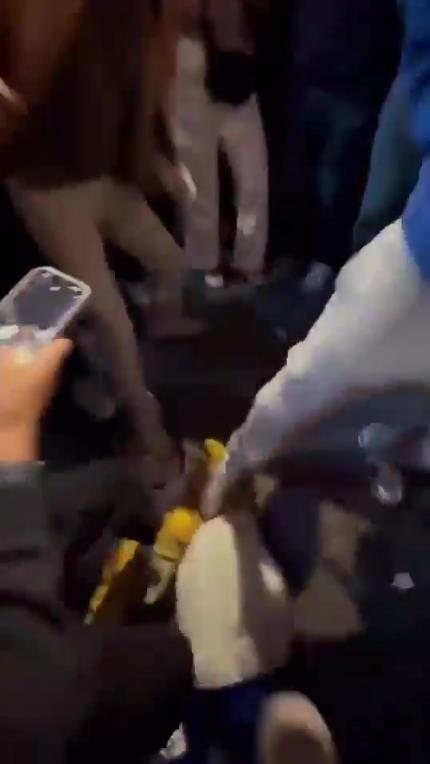 驚！尼克斯大勝步行者后，哈利伯頓遭主場(chǎng)球迷群毆