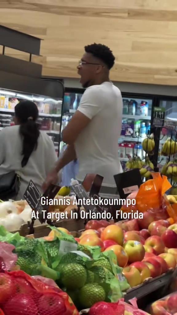 好男人啊！字母哥在奧蘭多度假 陪妻子一起逛超市