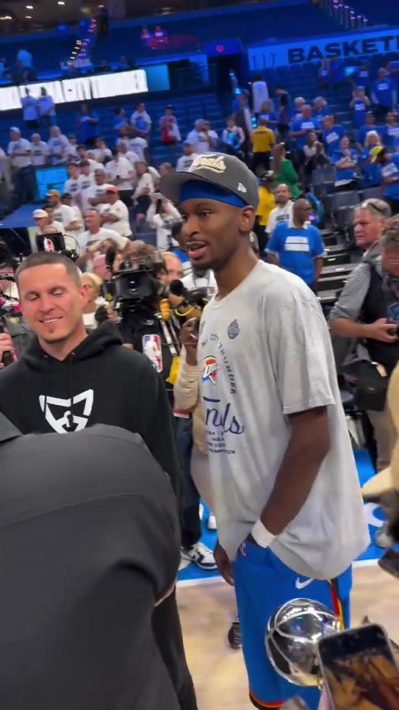 道理我都懂，但是為什么亞歷山大拿到MVP之后要掏襠